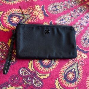 Lululemon wallet